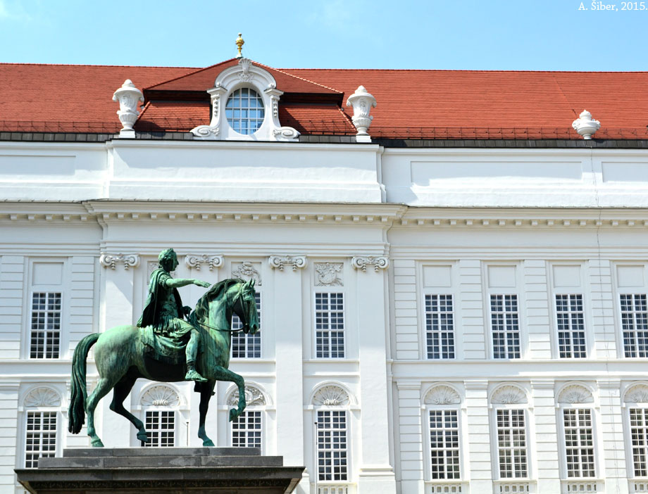 Josef II, konjanik, statua