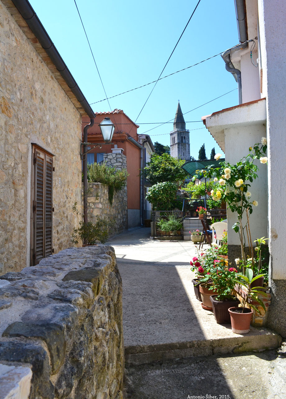 Dobrinj. Pogled na toranj.