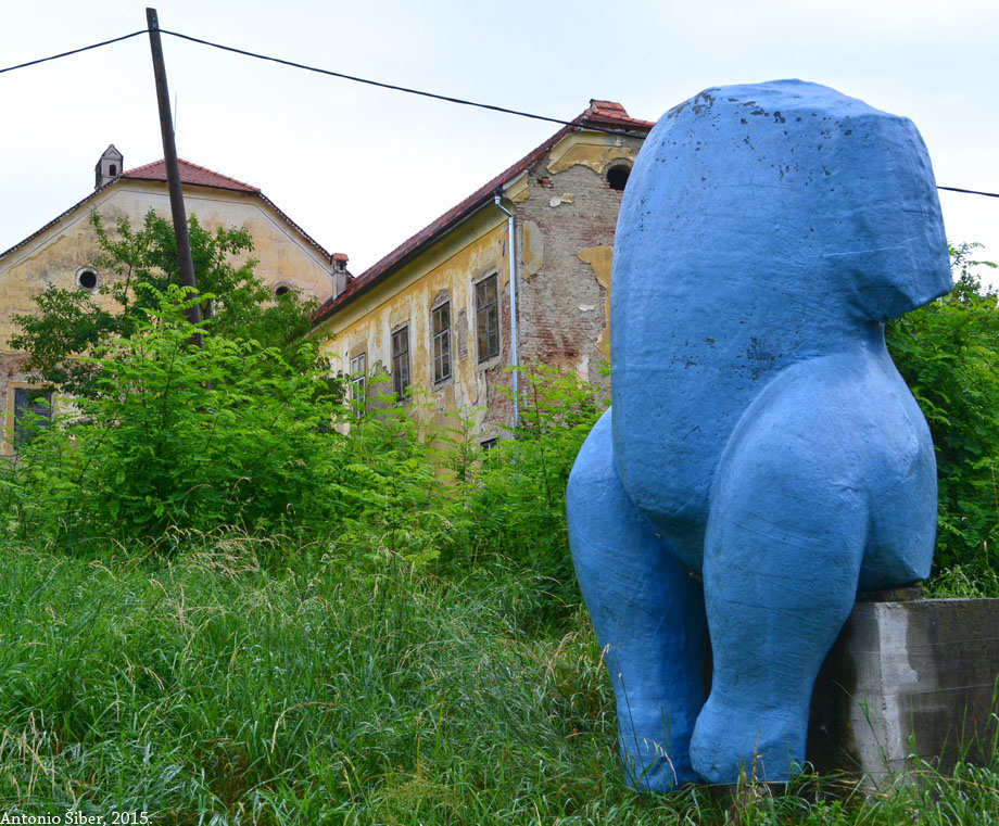 Dvorac u Jakovlju, skulptura Torza