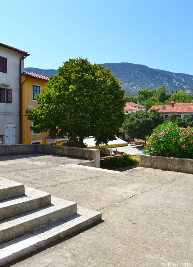 Nerezine, trg