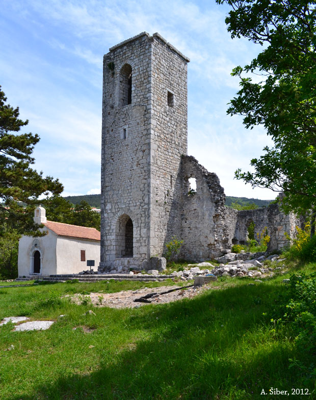 Gradina Hreljin. Sveti Juraj i kapelica.