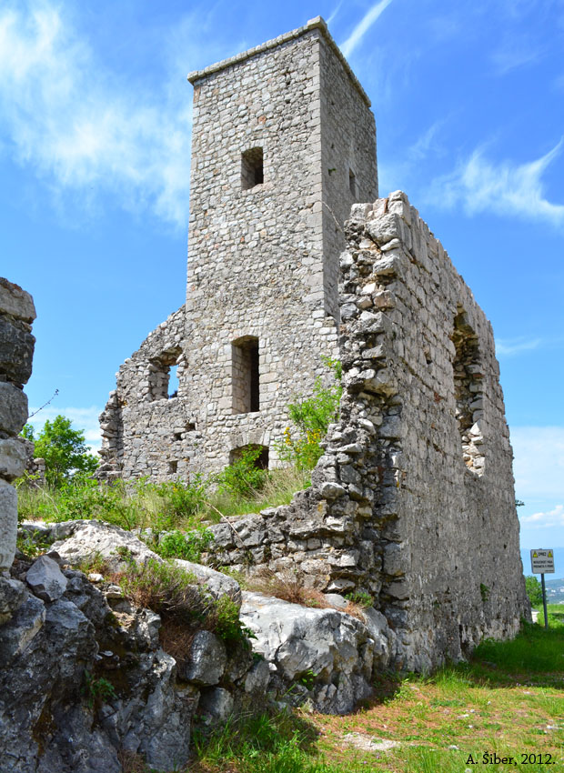 Gradina Hreljin. Sveti Juraj. Pogled s dolazne staze.