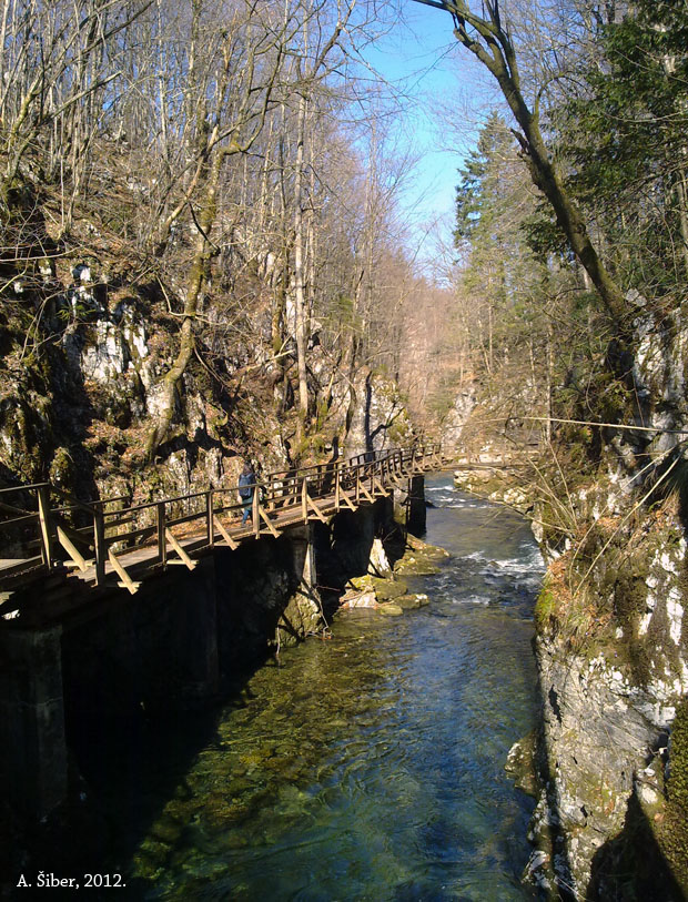 Kamačnik, mostovi