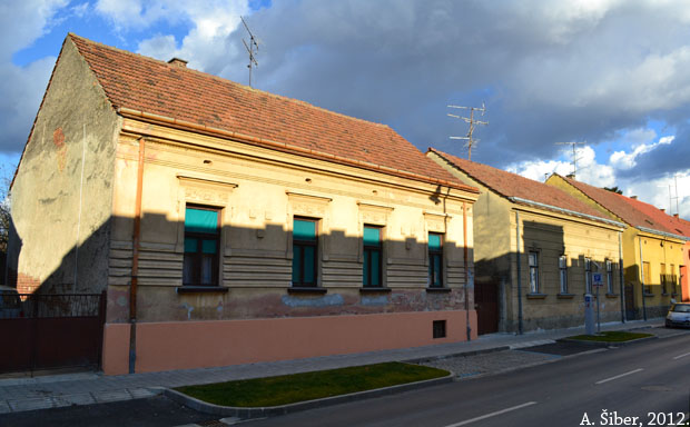 kuća sa zelenim prozorima u Koprivnici