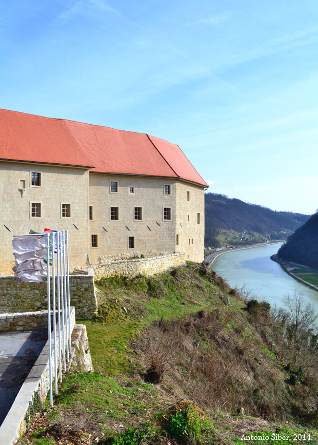 Dvorac Rajhenburg 1