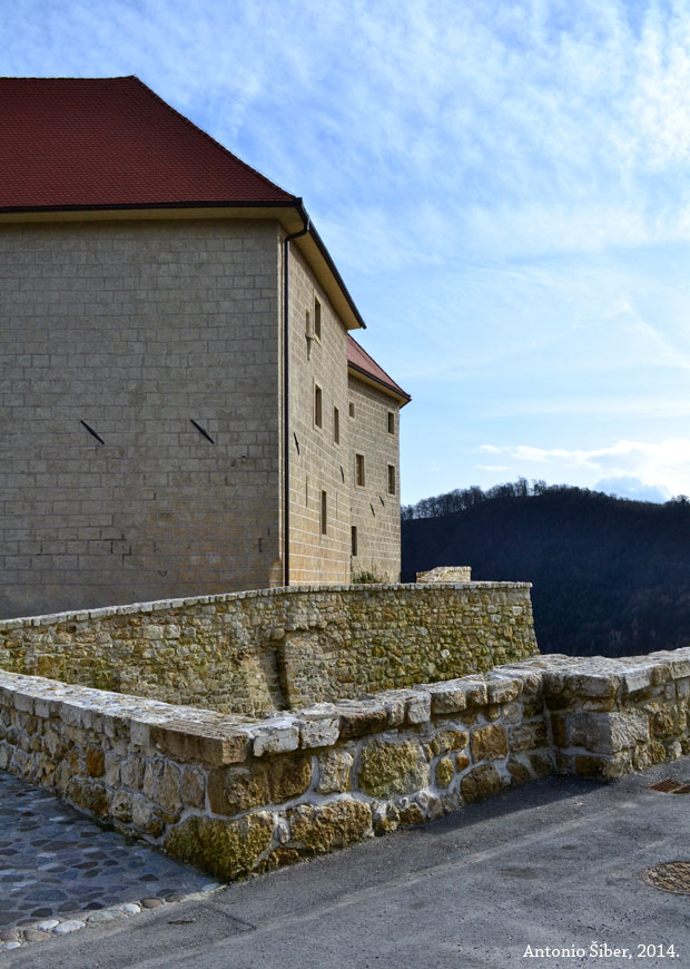 Dvorac Rajhenburg 2