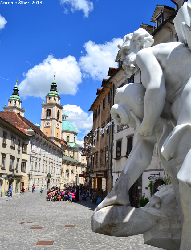 Fontana i pogled na Sv. Nikolaja