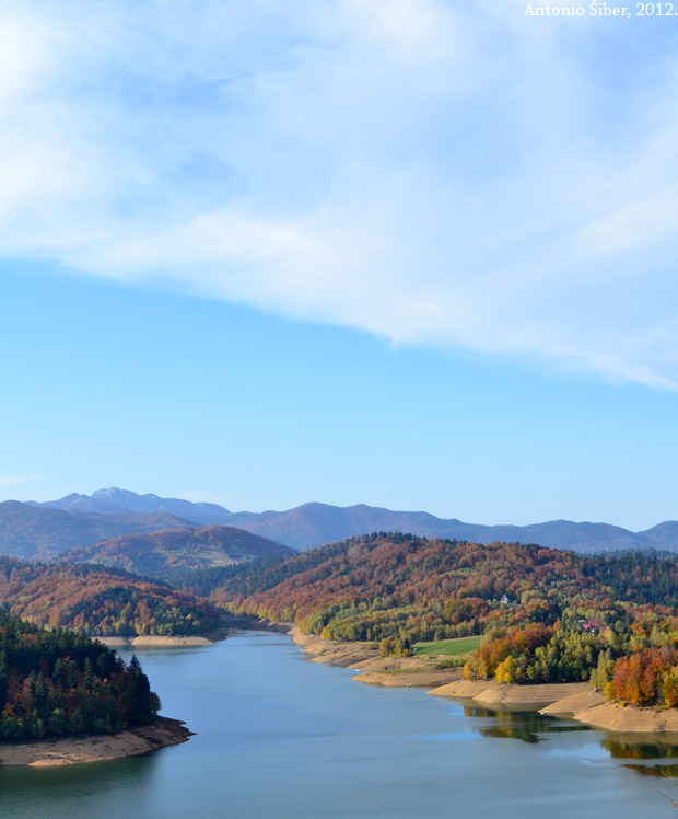 Pogled na Lokvarsko jezero iz visine
