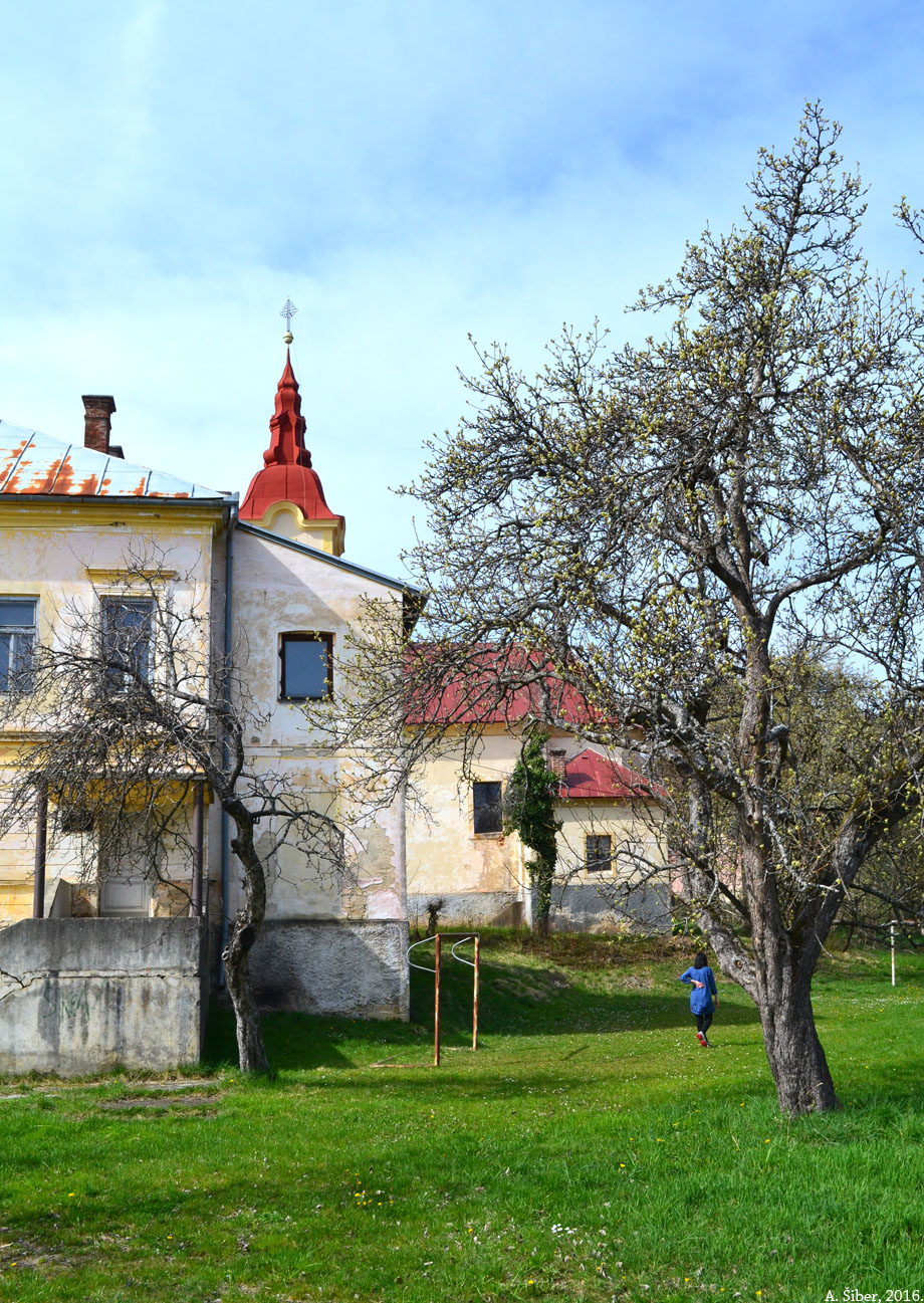 Kašt, škola i crkva