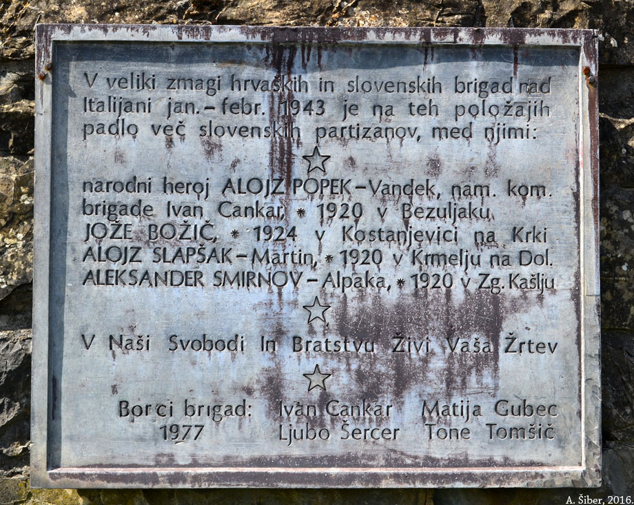 Lović Prekriški, spomen ploča na groblju