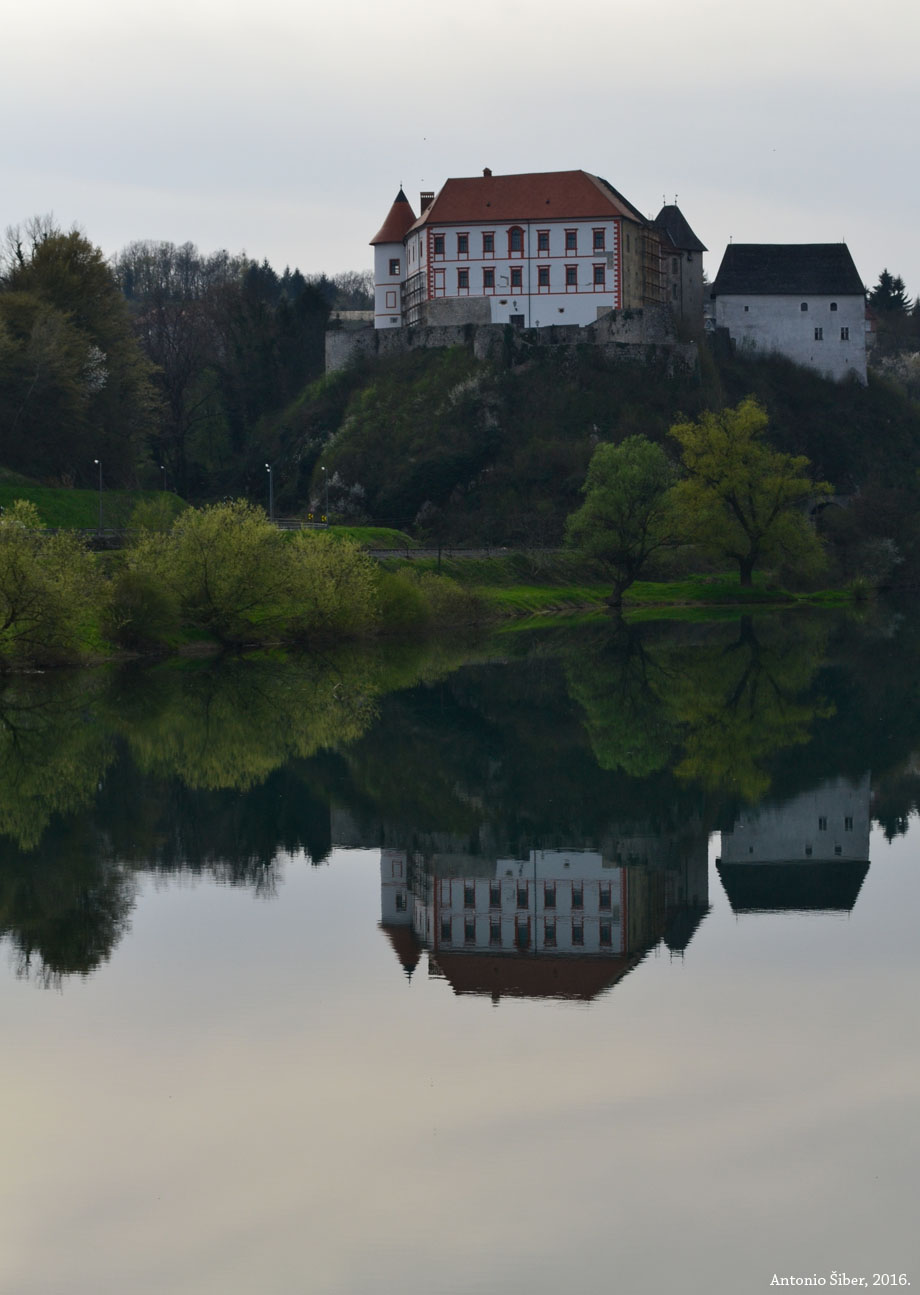 Ozalj, dvorac
