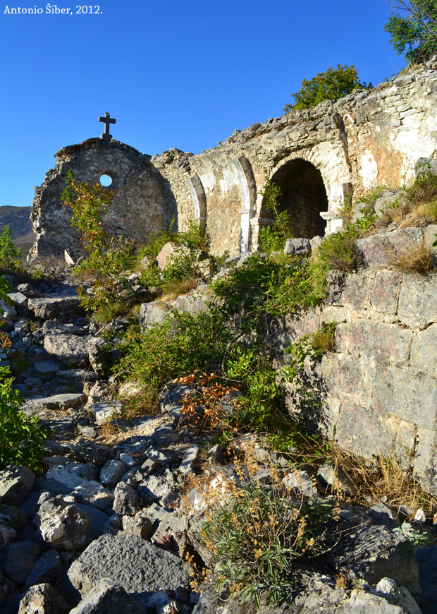Ruševine crkve, Gradina