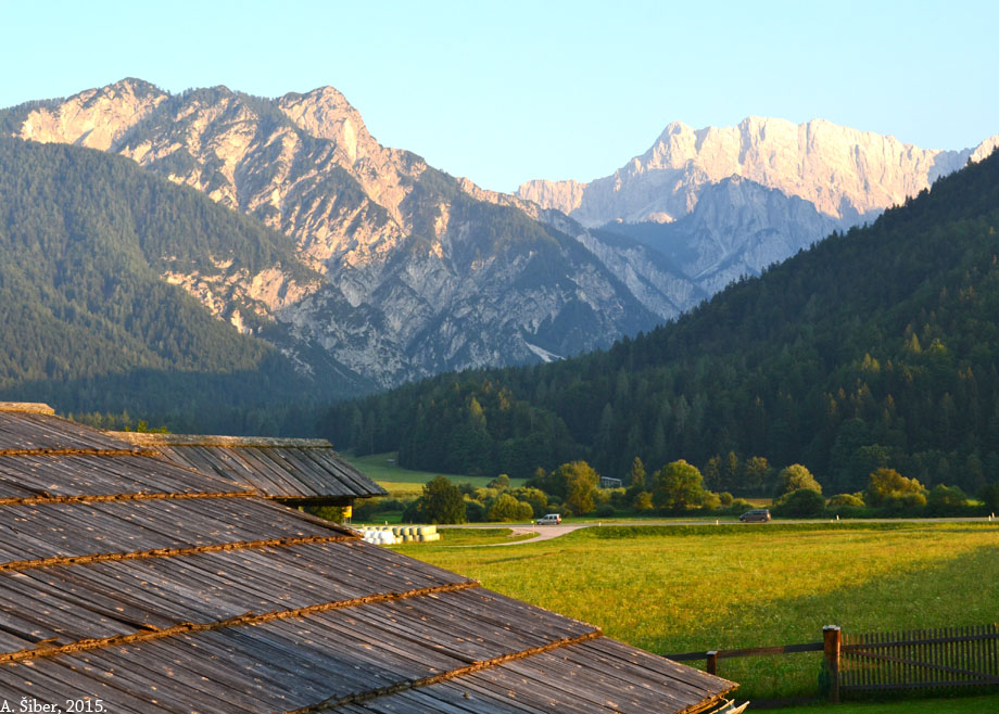 Pogled iz sela Rateče