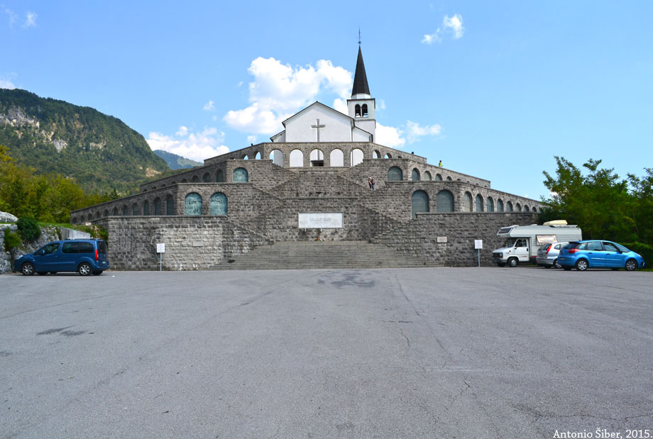 Kobarid. Talijanska kosturnica.