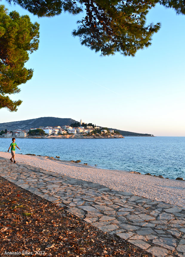 Primošten, šetnja, staza oko hotela Zora