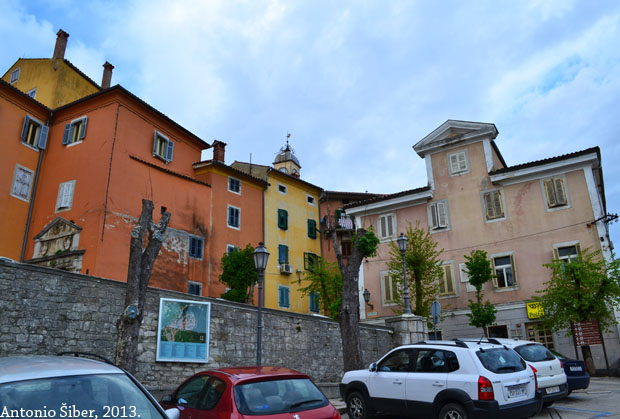 Labin, obojene kuće