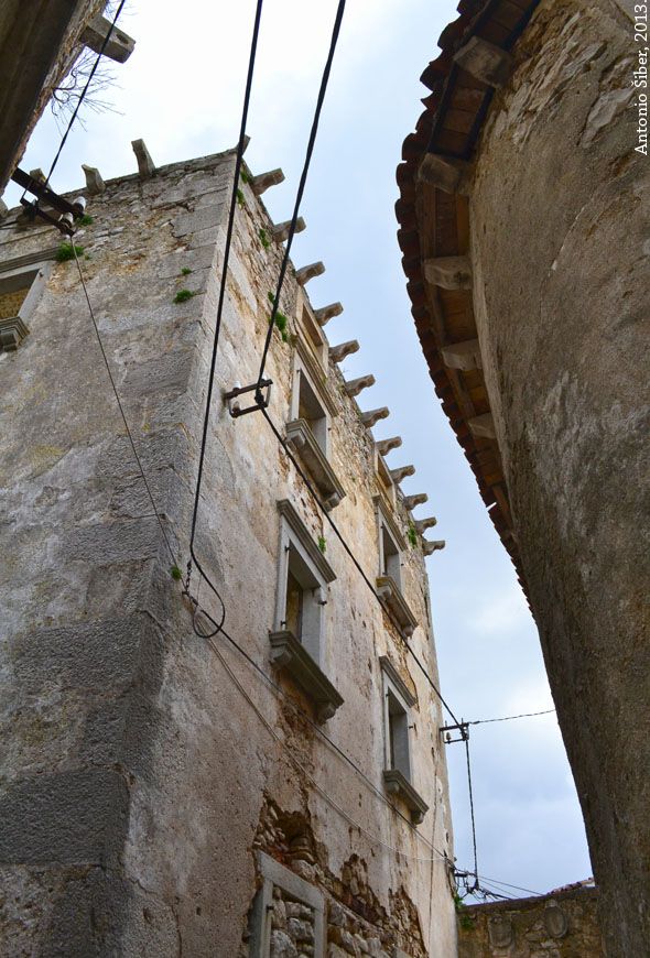 Plomin, pogled u vis