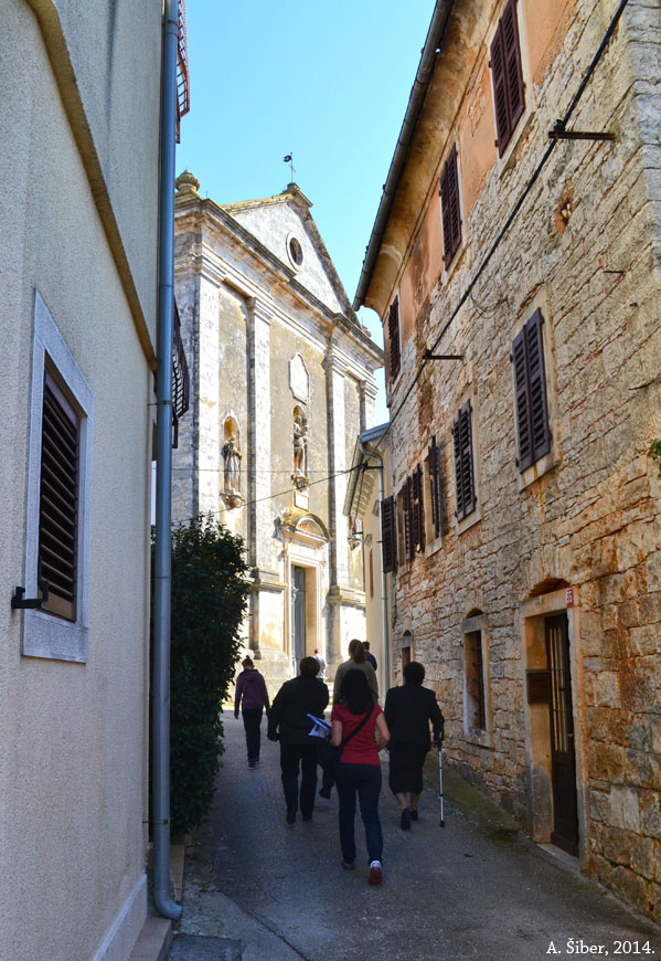 Tinjan, crkva