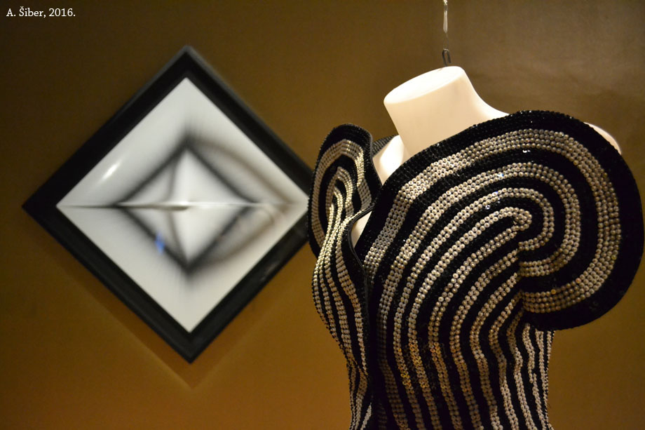 Izložba, Pokrenuto oko, MUO