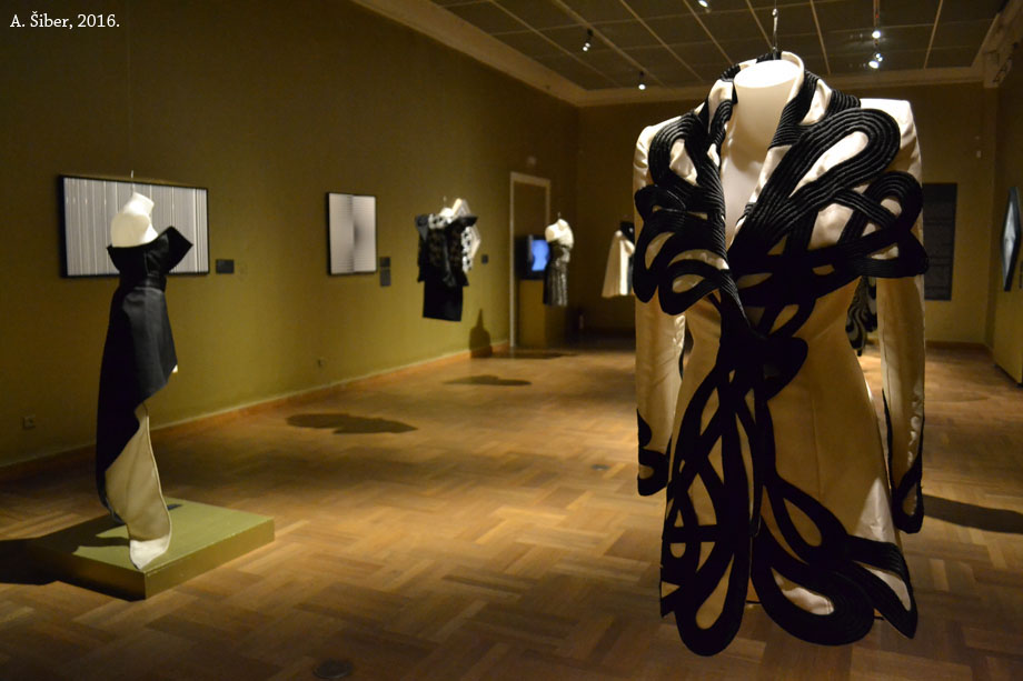 Izložba, Pokrenuto oko, MUO