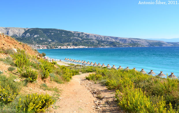 Vela plaža, slamnati suncobrani