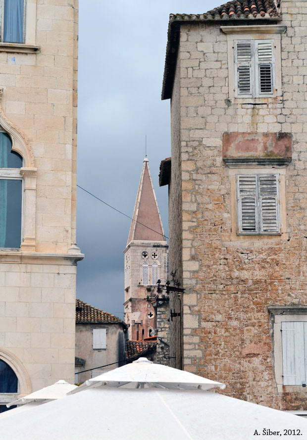 medju zidovima, Trogir