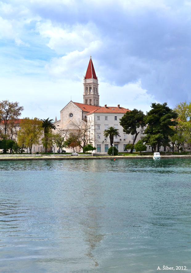 Trogir; pogled s autobusne stanice