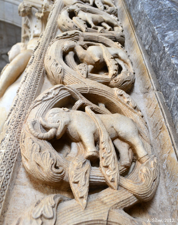 Trogir; portal katedrale; reljef