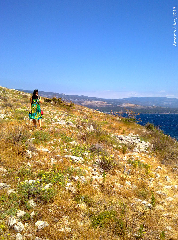 Krk, oko Šila, s pogledom na Crikvenicu