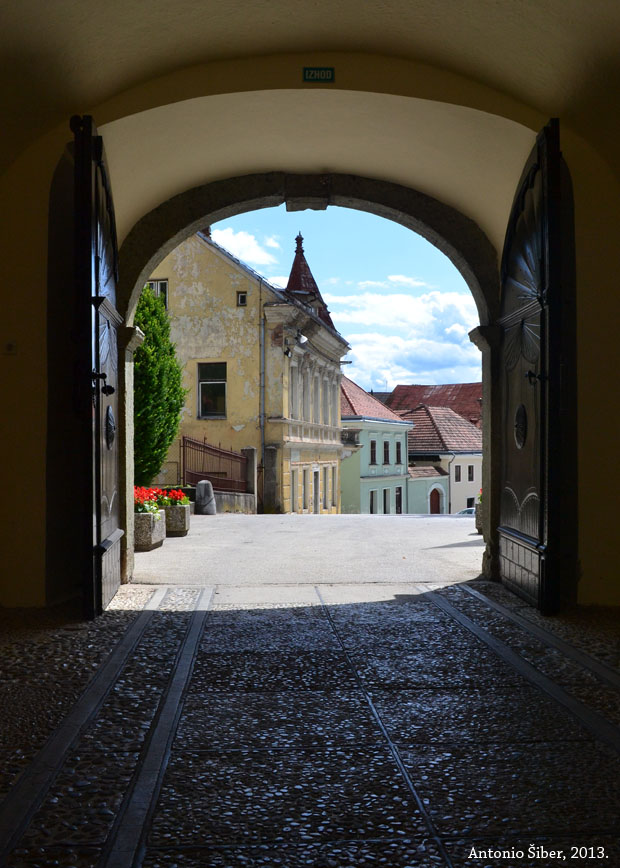 Metlika, pogled iz grada