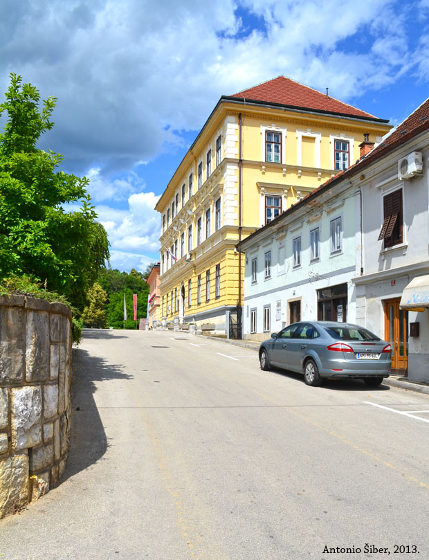 Metlika, partizanski trg