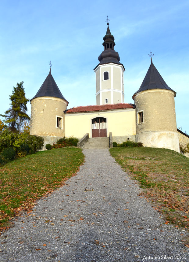 Vinagora, crkva, pogled sprijeda