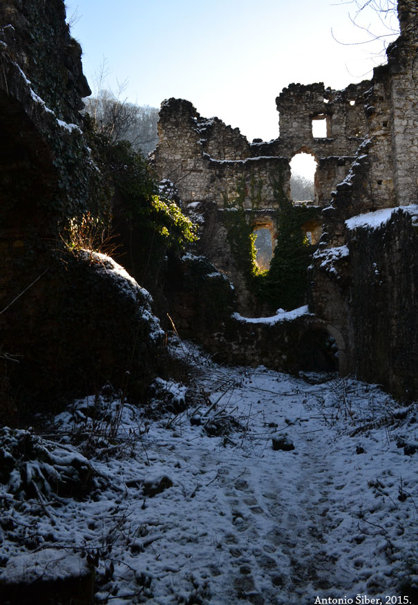 Stari grad Samobor, unutra