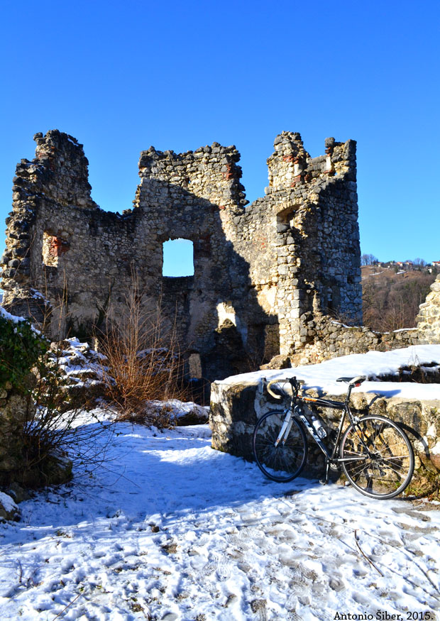 Stari grad Samobor, unutra